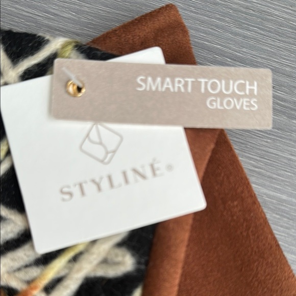 Styliné Geometric Pattern Brown and Black Buttery Gloves - Picture 2 of 5